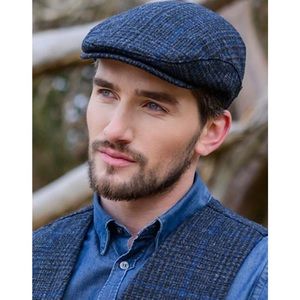 Mucros Weavers flat cap.